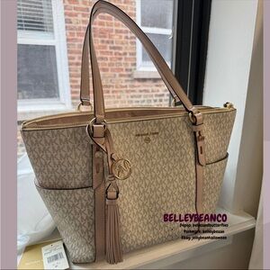 Michael Kors Sullivan Large Logo
Top Zip Tote Bag Vanilla & Soft Pink. Authentic